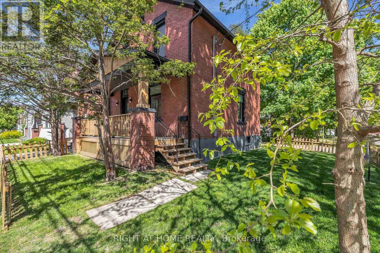 36 SURREY STREET W