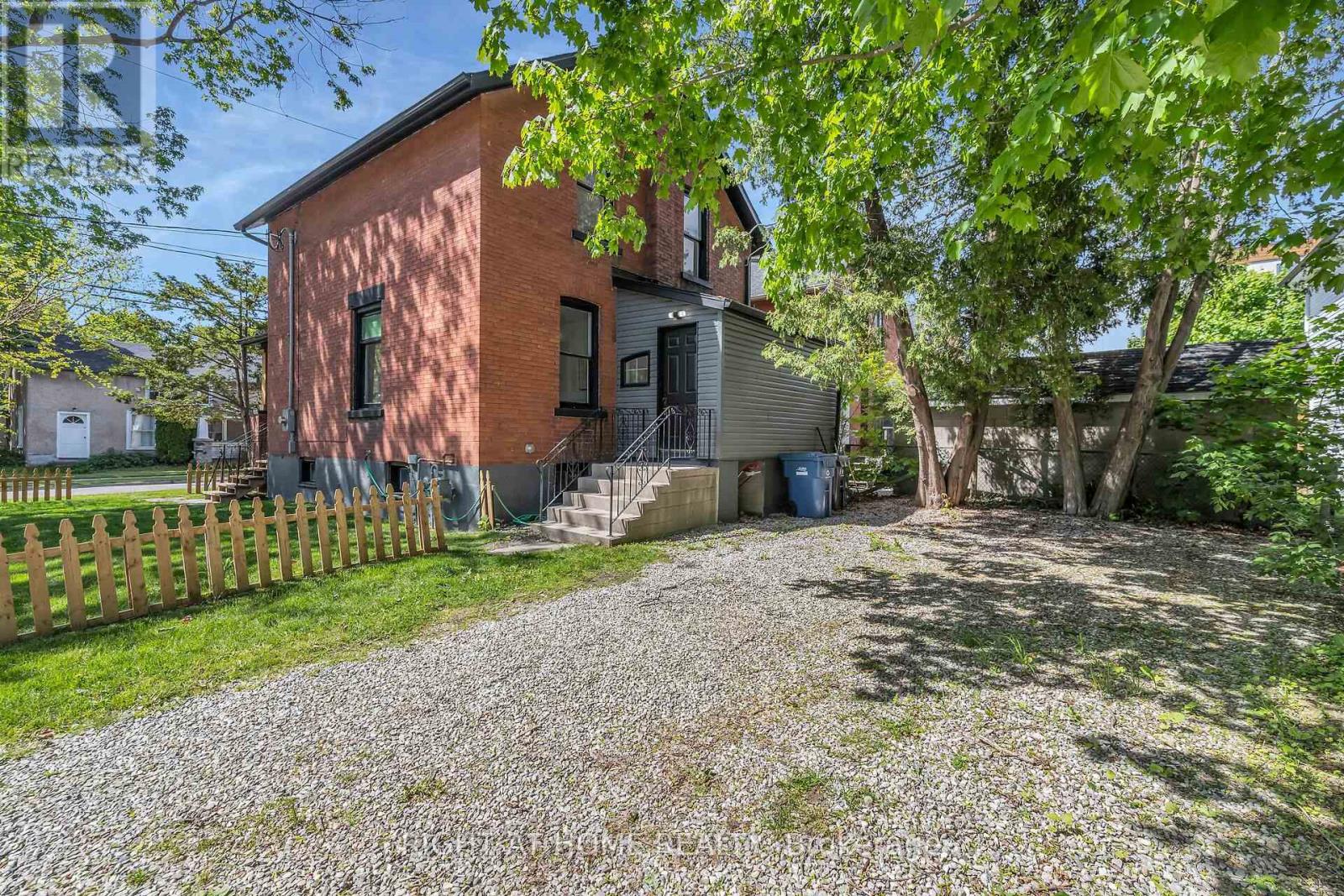 36 SURREY STREET W
