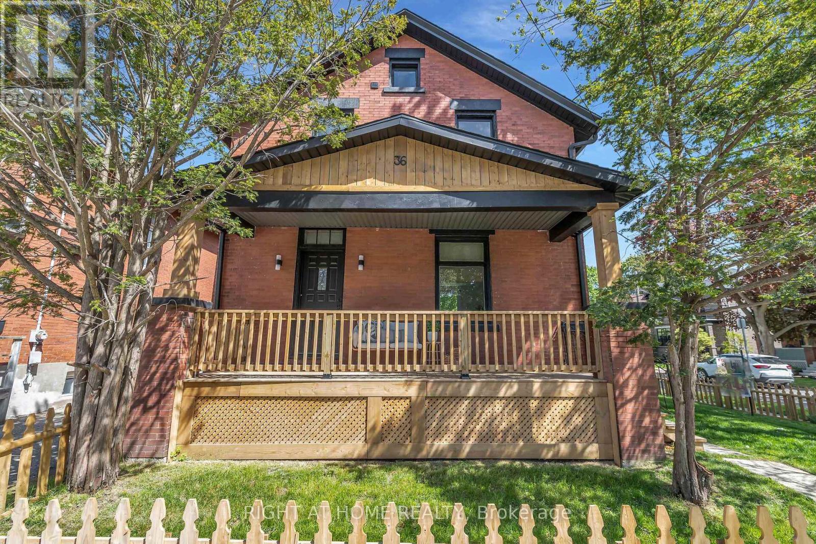 36 SURREY STREET W