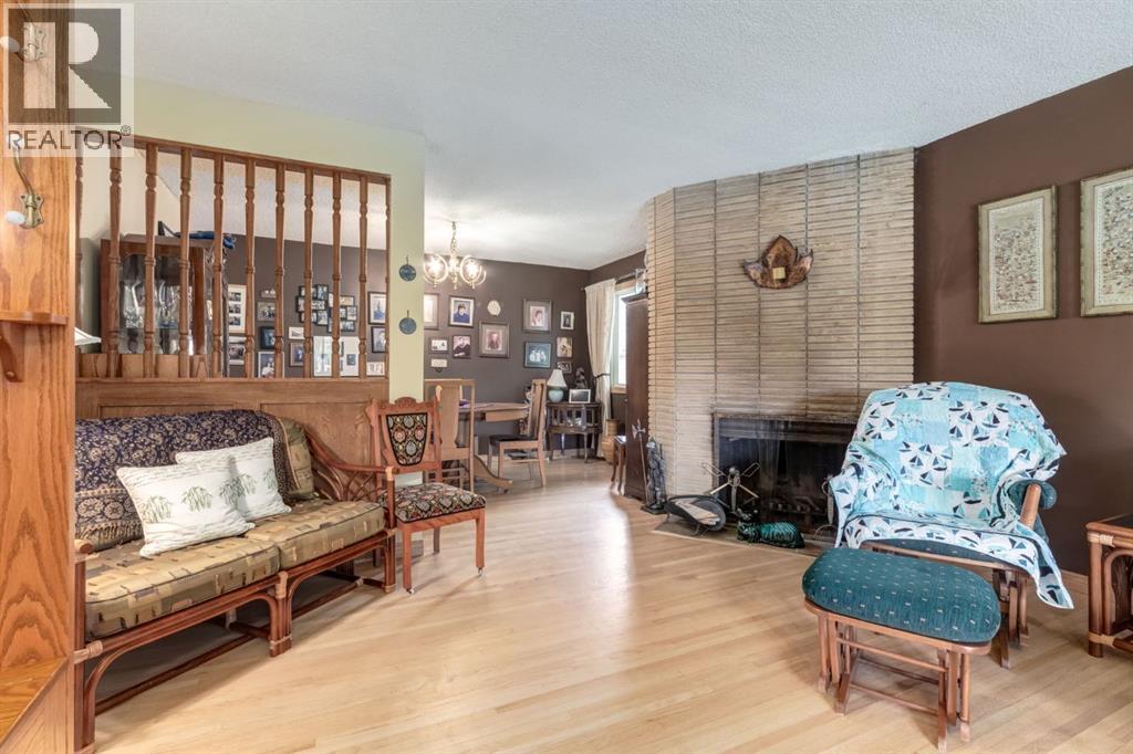 274 Carragana Crescent NW