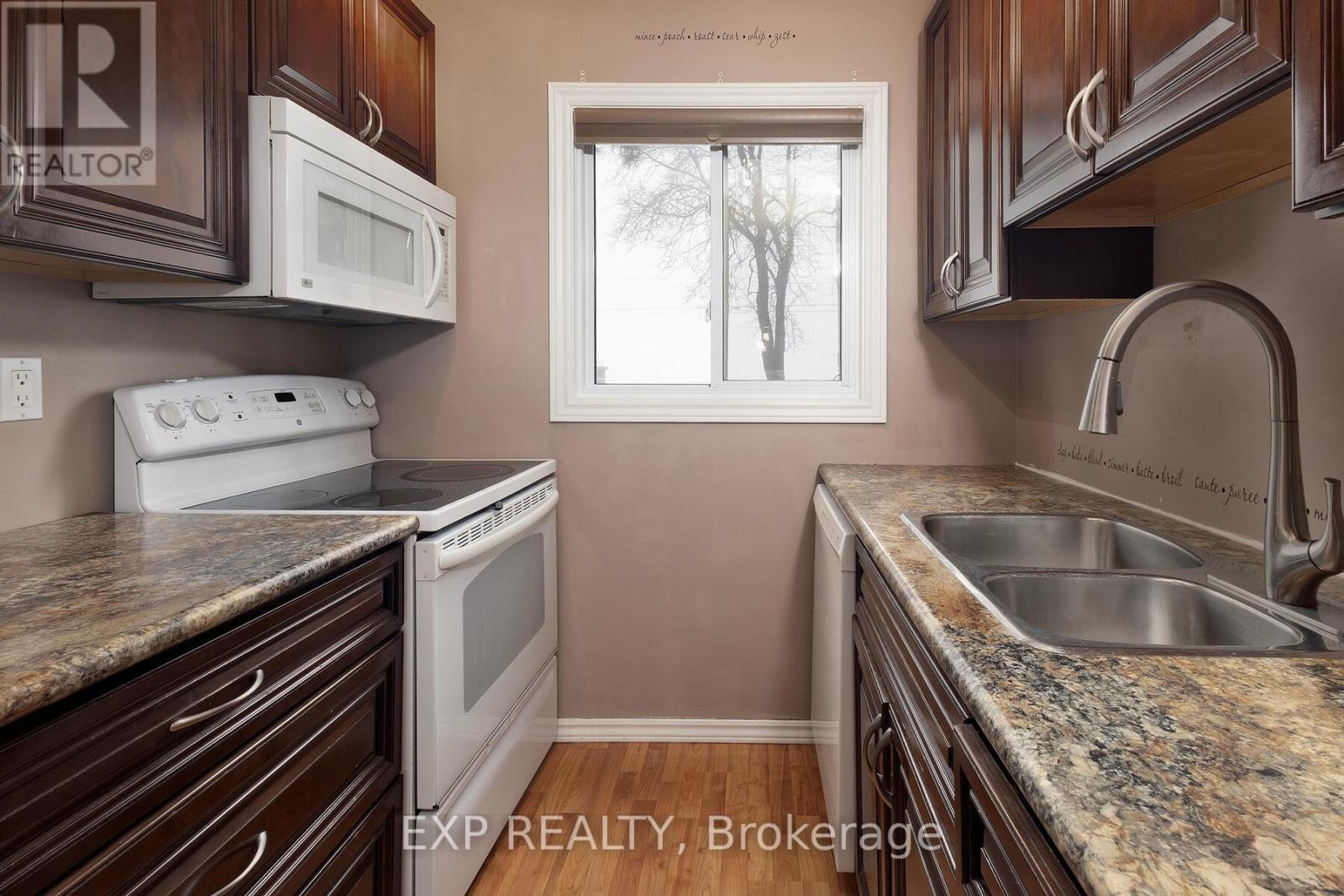 152 - 166 SOUTHDALE ROAD W