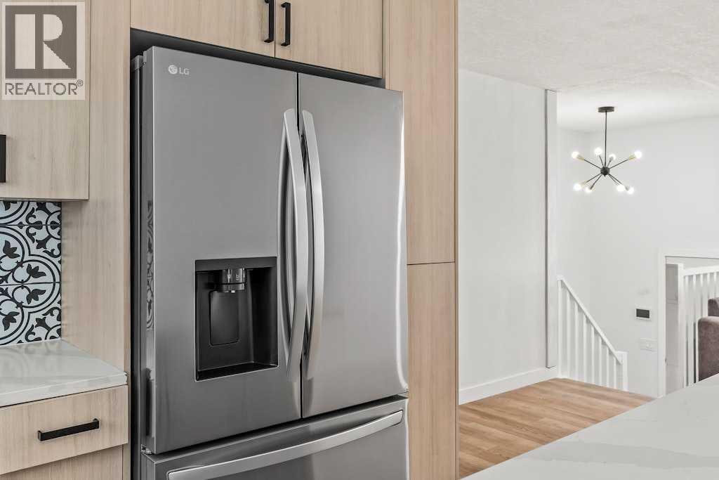 856 Rundlecairn Way NE