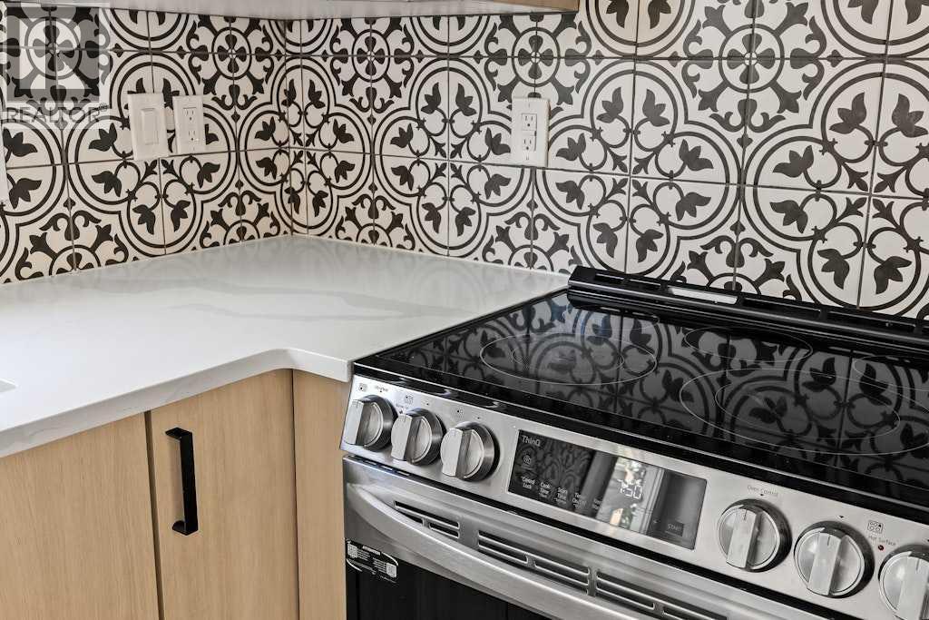 856 Rundlecairn Way NE