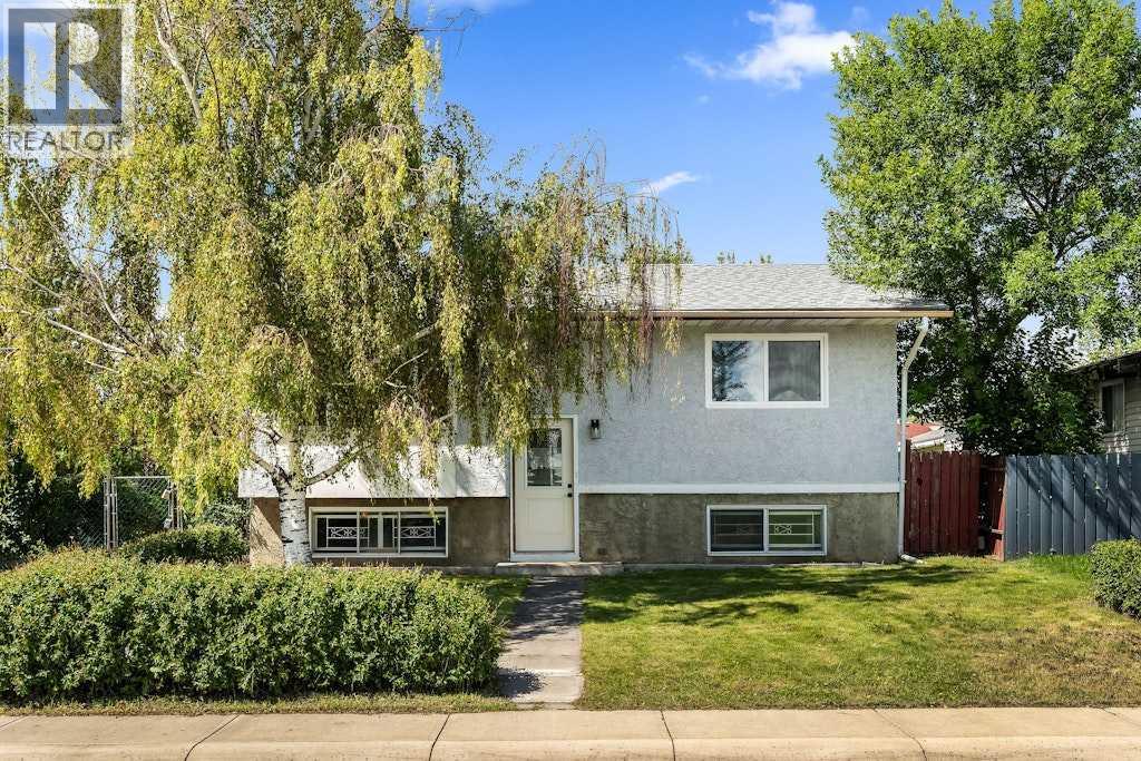 856 Rundlecairn Way NE