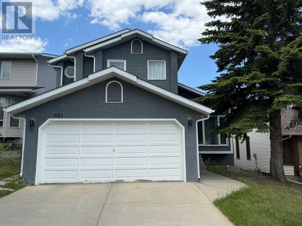 651 Macewan Drive NW