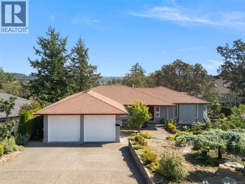 899 Currandale Crt Saanich BC V8X4Y2