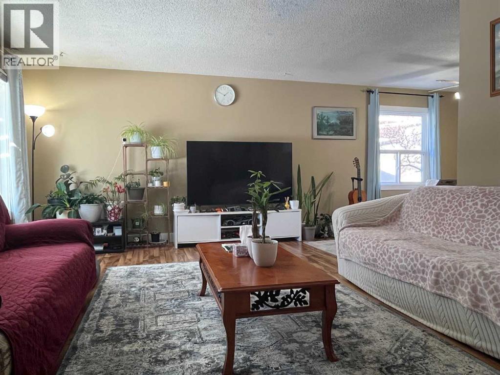 1258 Mardale Drive NE