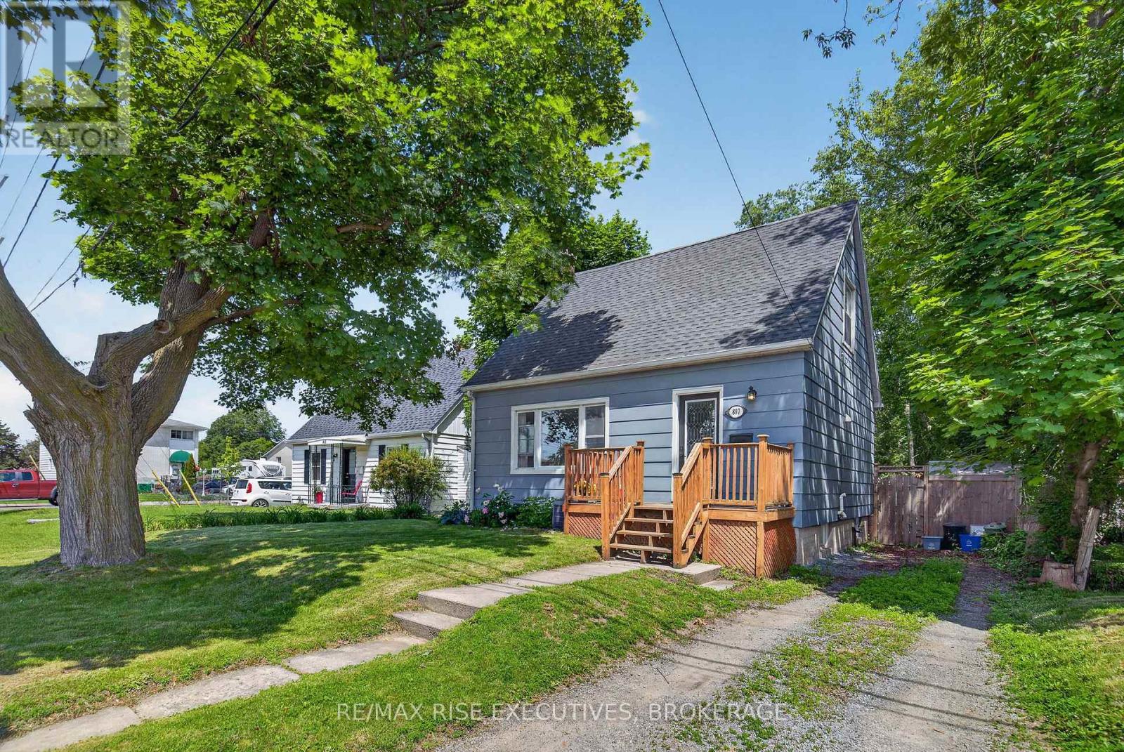 807 BROCK STREET
