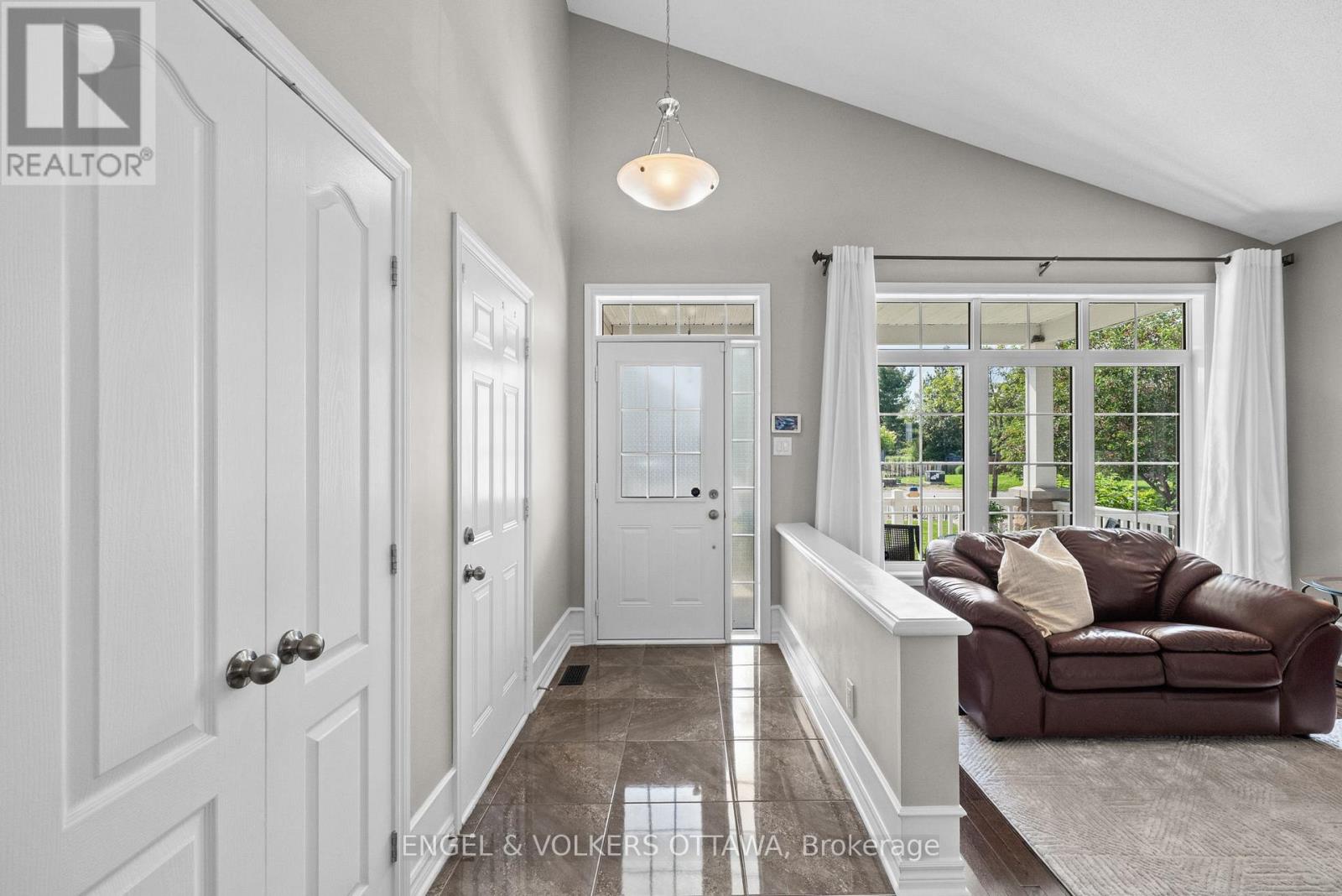 112 EQUINELLE DRIVE