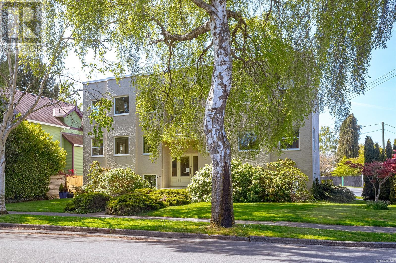 370 Richmond Ave