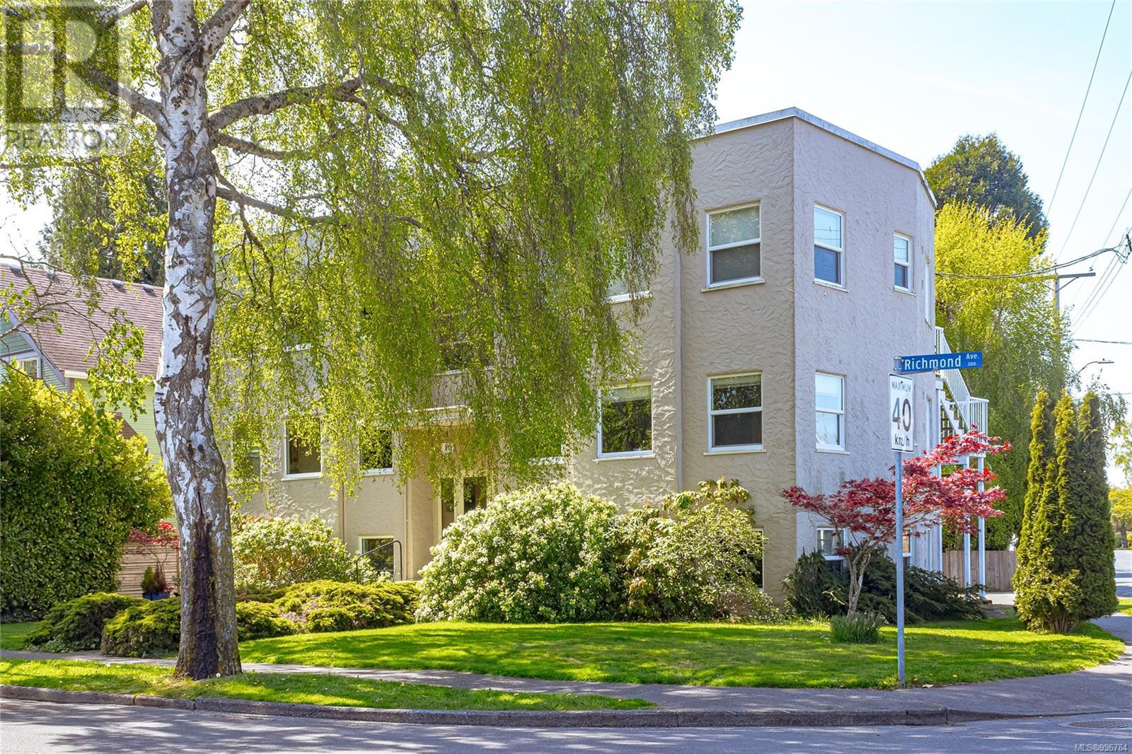 370 Richmond Ave