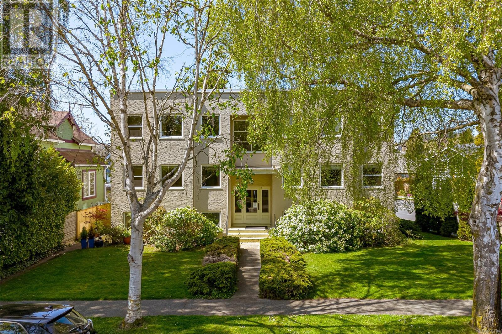 370 Richmond Ave