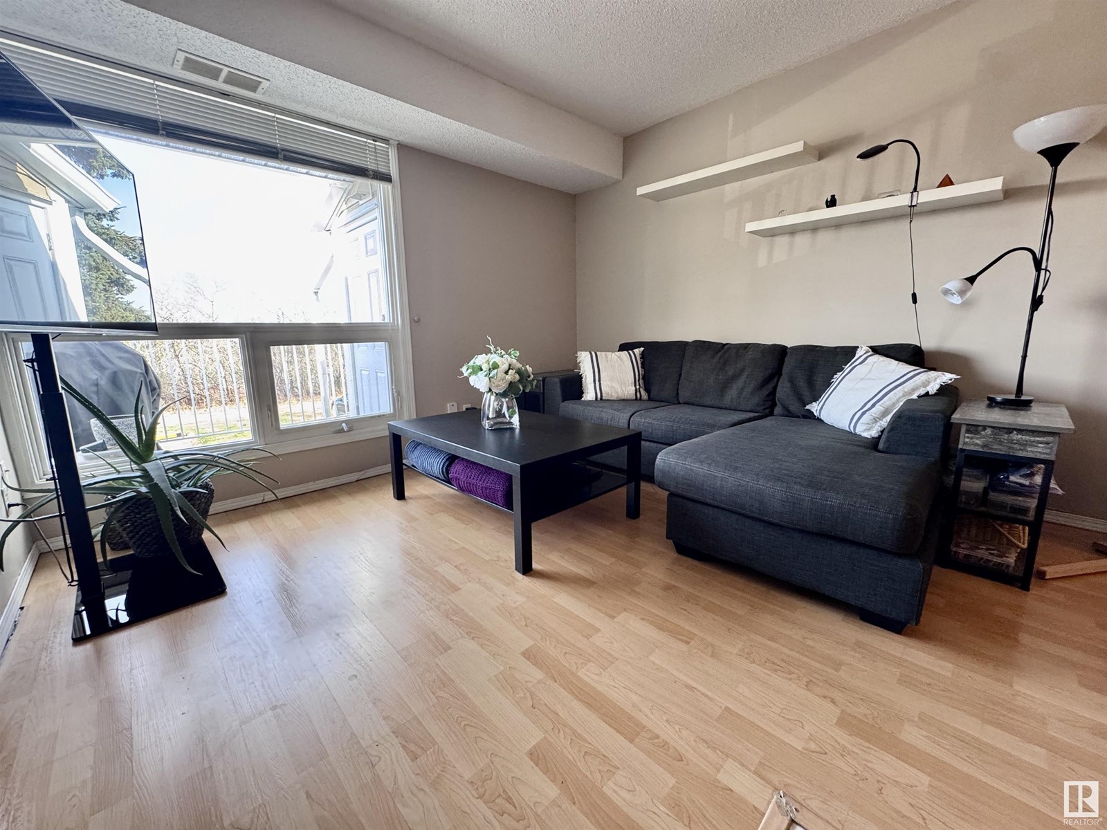 #6 2204 118 ST NW
