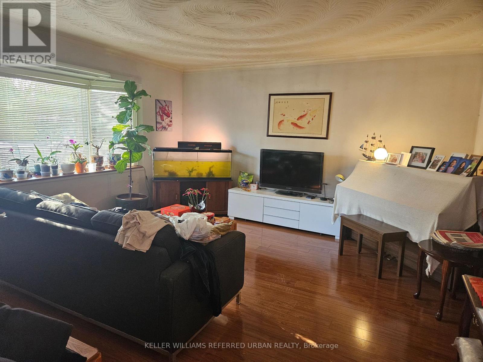 5332 LAWRENCE AVENUE E