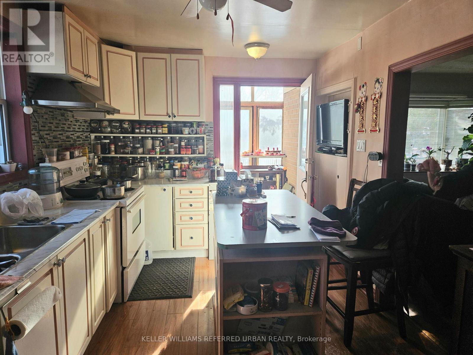 5332 LAWRENCE AVENUE E