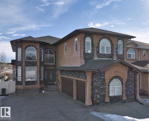 9203 160 AV NW Edmonton AB T5Z0A9