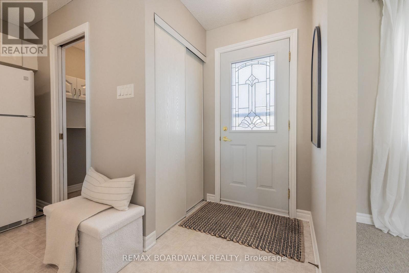 206 OAK LEAF PRIVATE