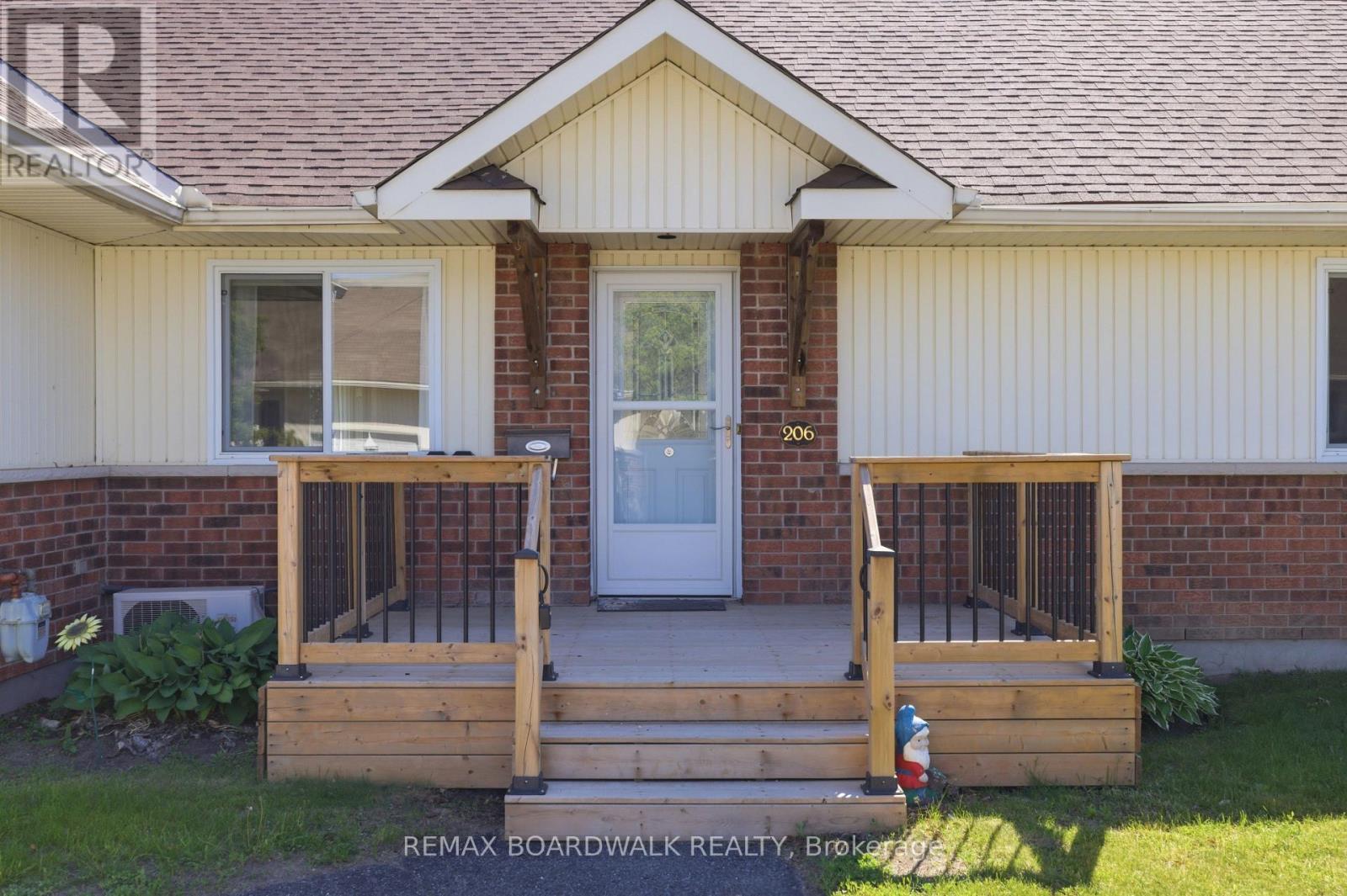 206 OAK LEAF PRIVATE