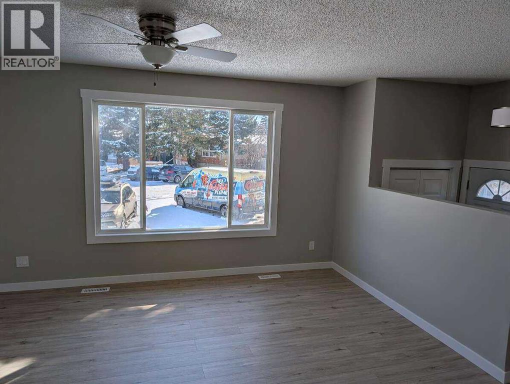 528 Queensland Place SE