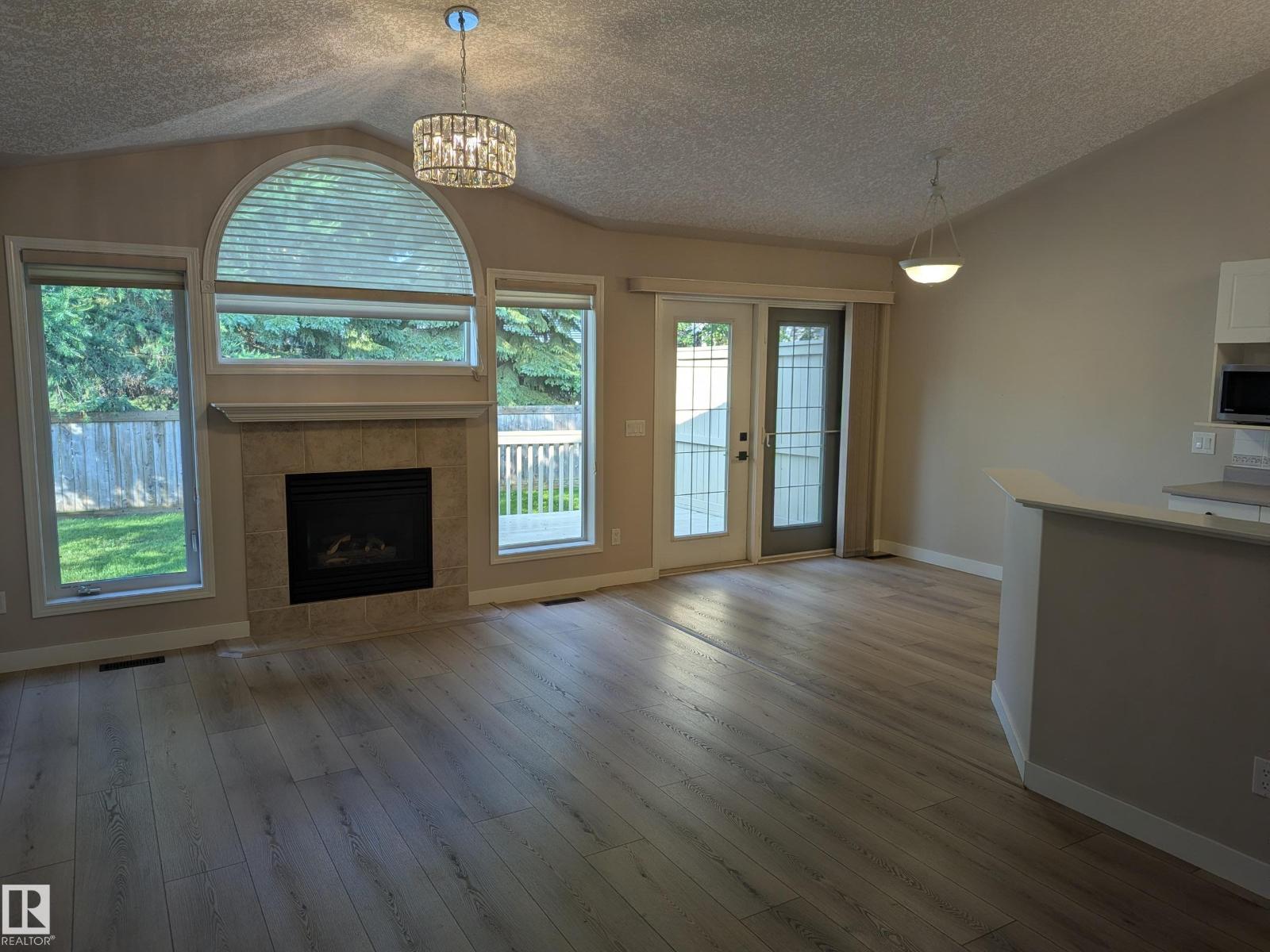 211 YOUVILLE DR E NW