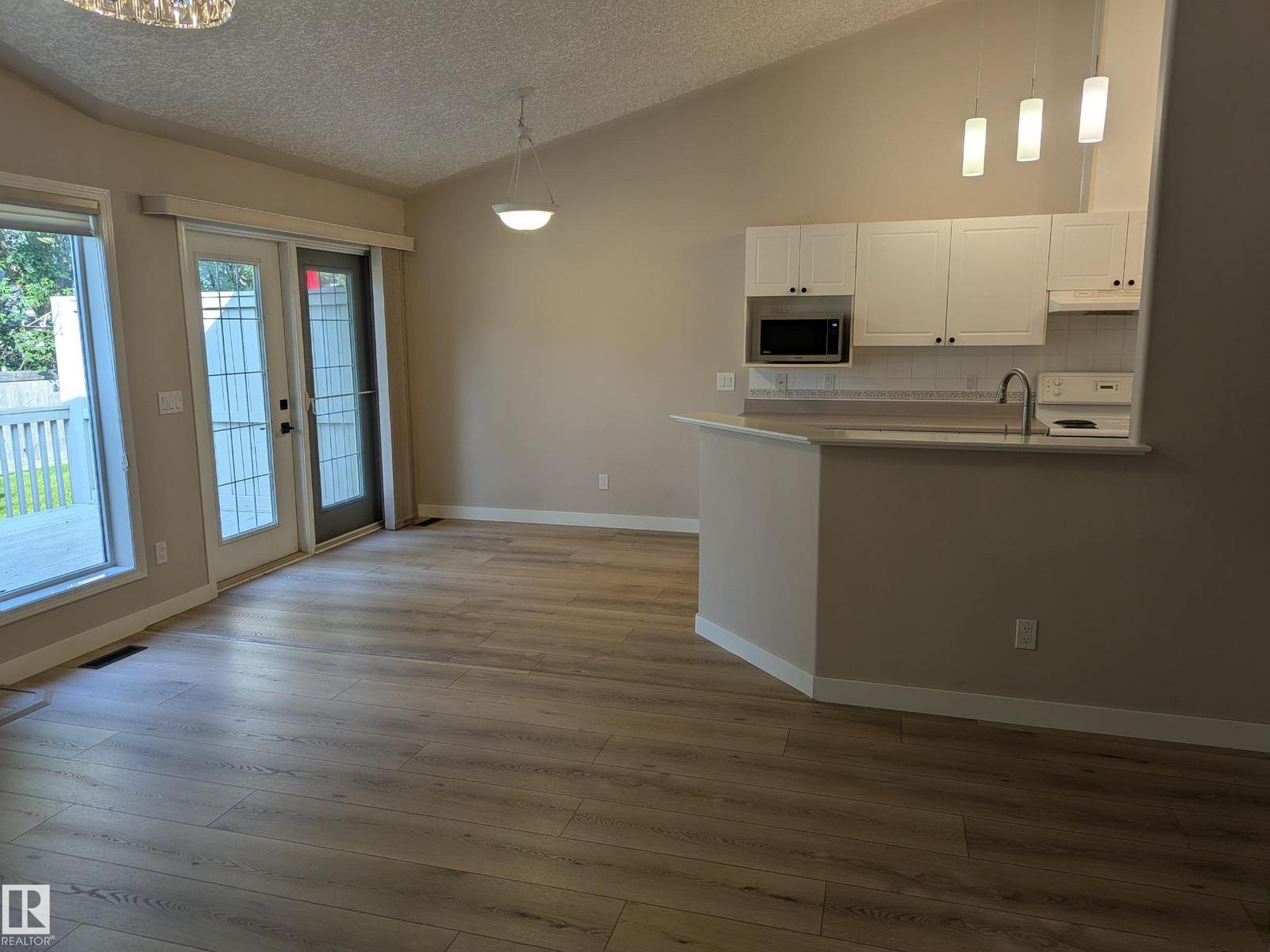 211 YOUVILLE DR E NW