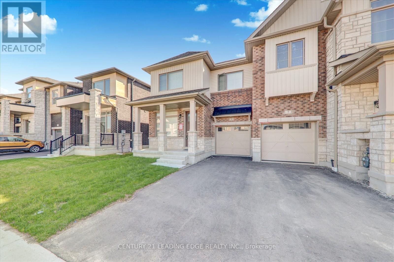 9 MOLNAR CRESCENT