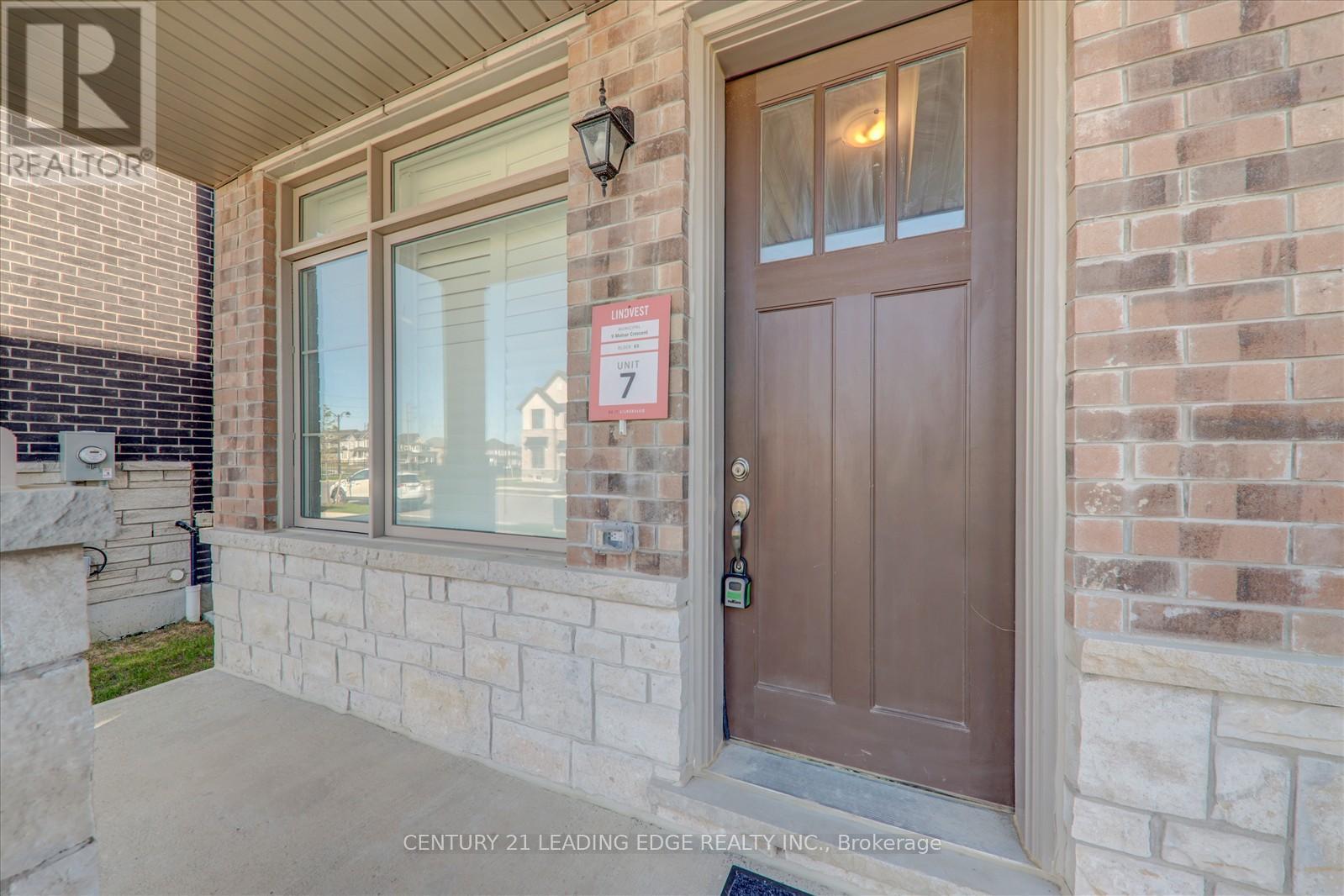 9 MOLNAR CRESCENT
