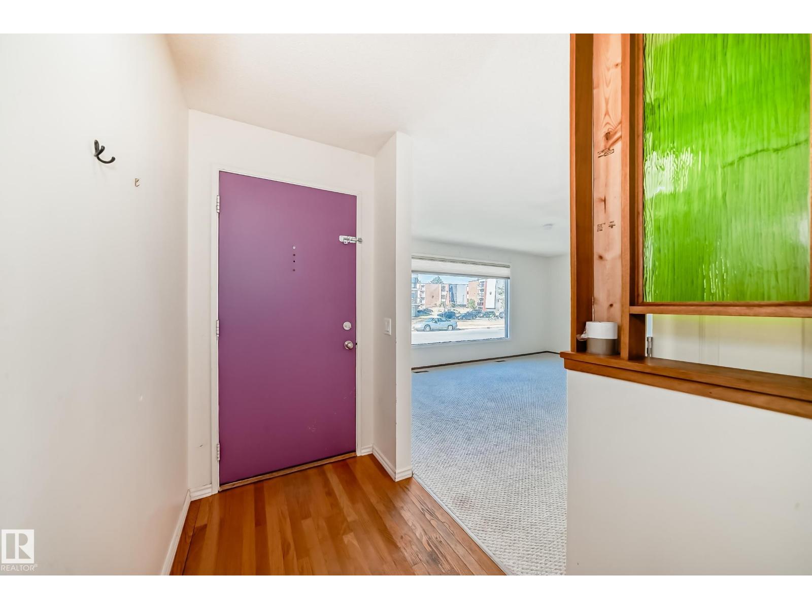 3827 105 ST NW