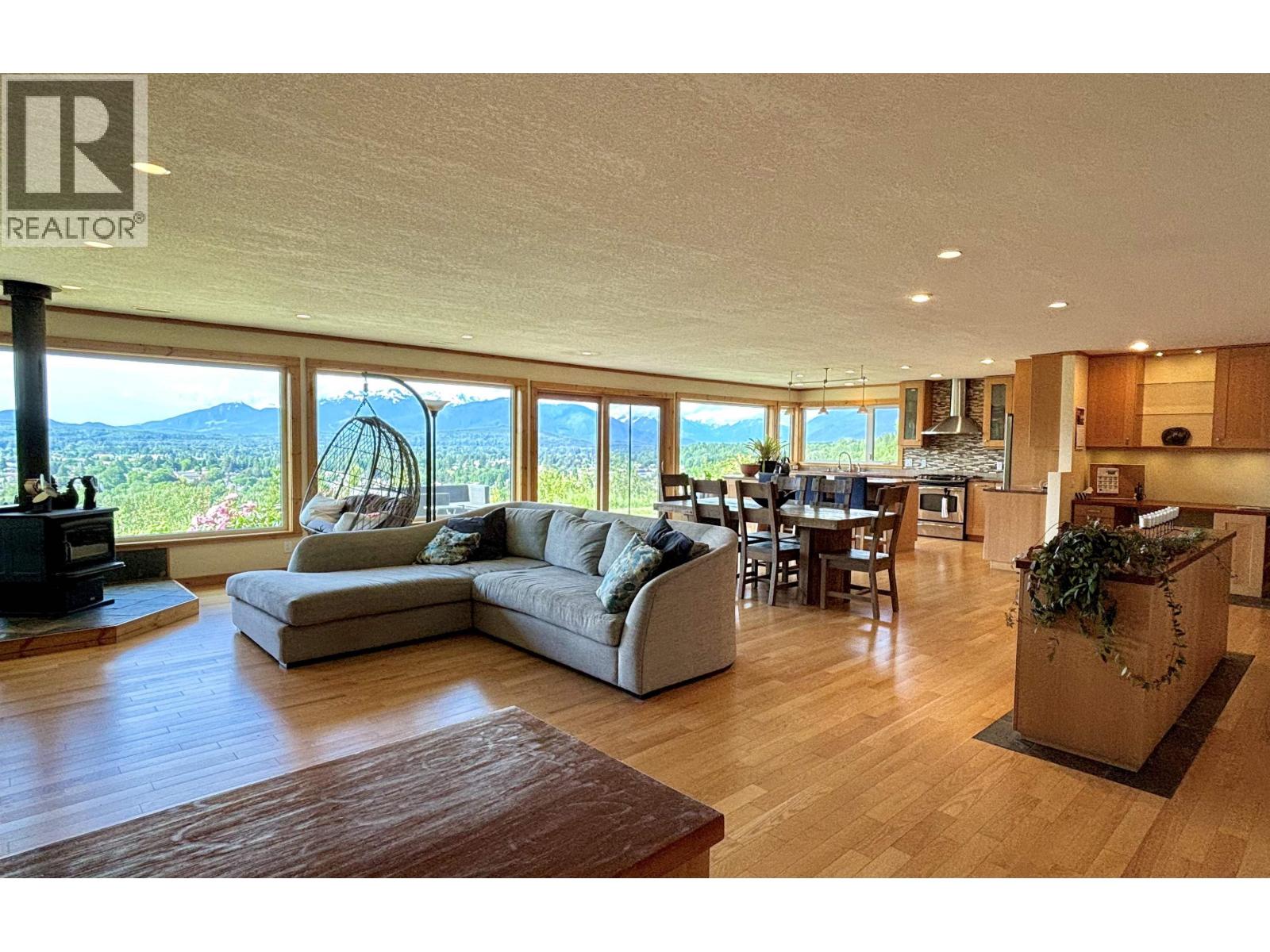 4022 SKOGLUND STREET