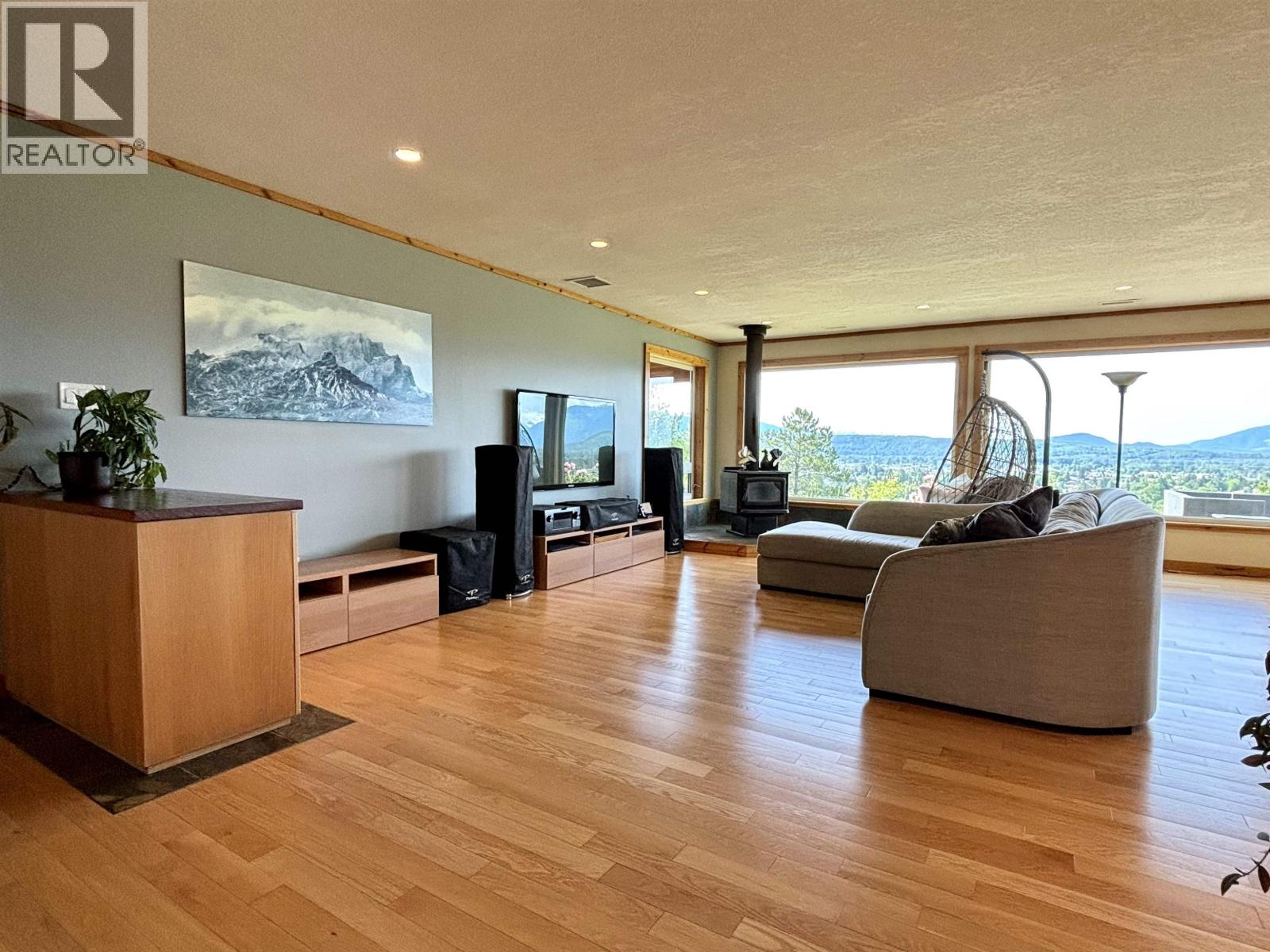 4022 SKOGLUND STREET