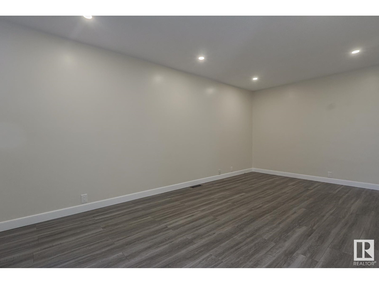 36 HARROW CIRCLE CI NW