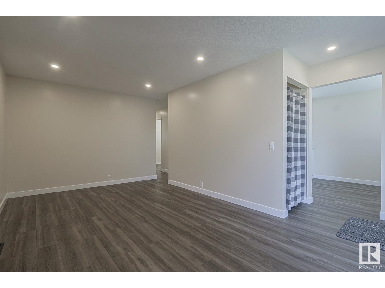 36 HARROW CIRCLE CI NW