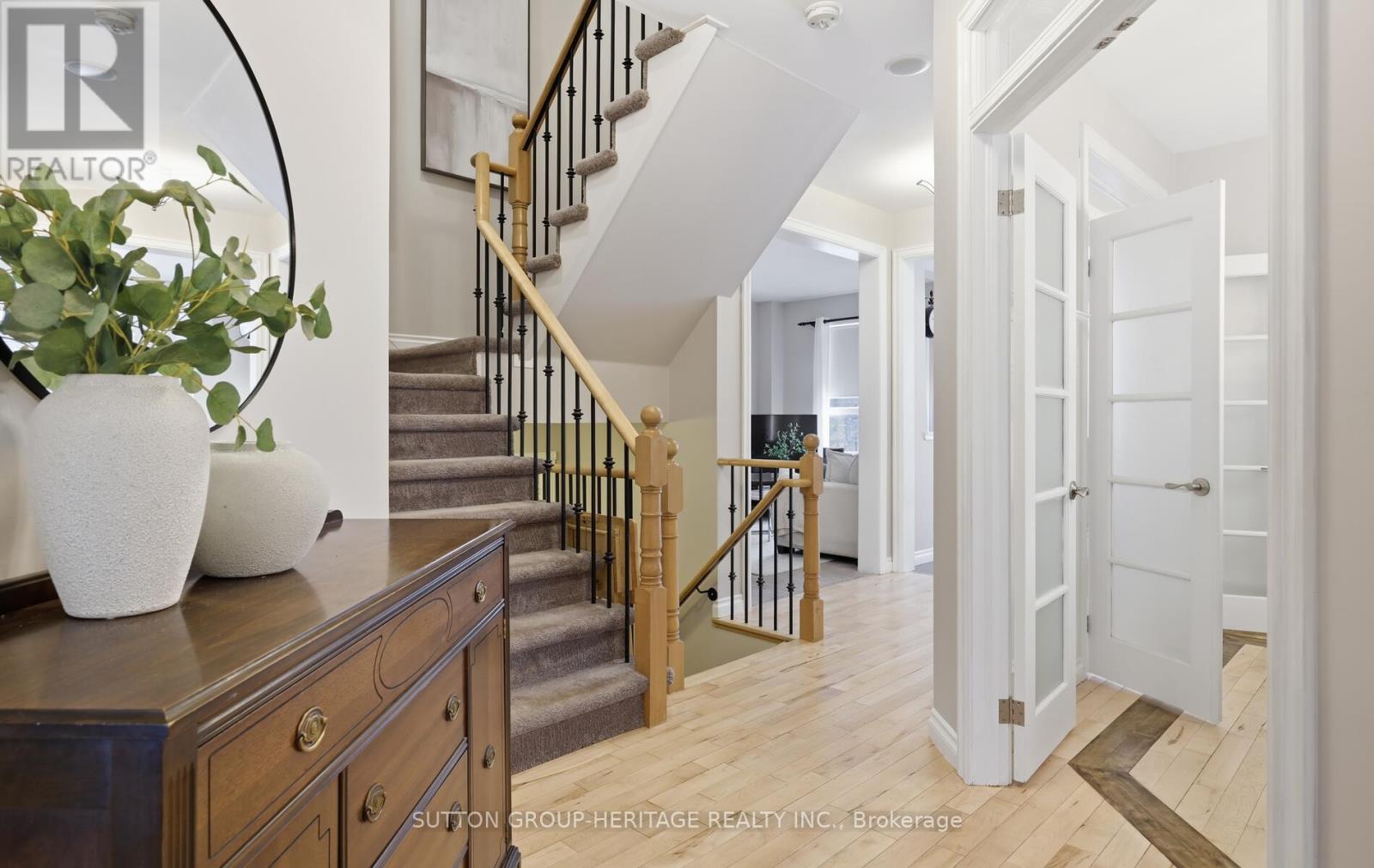 1423 ASHGROVE CRESCENT