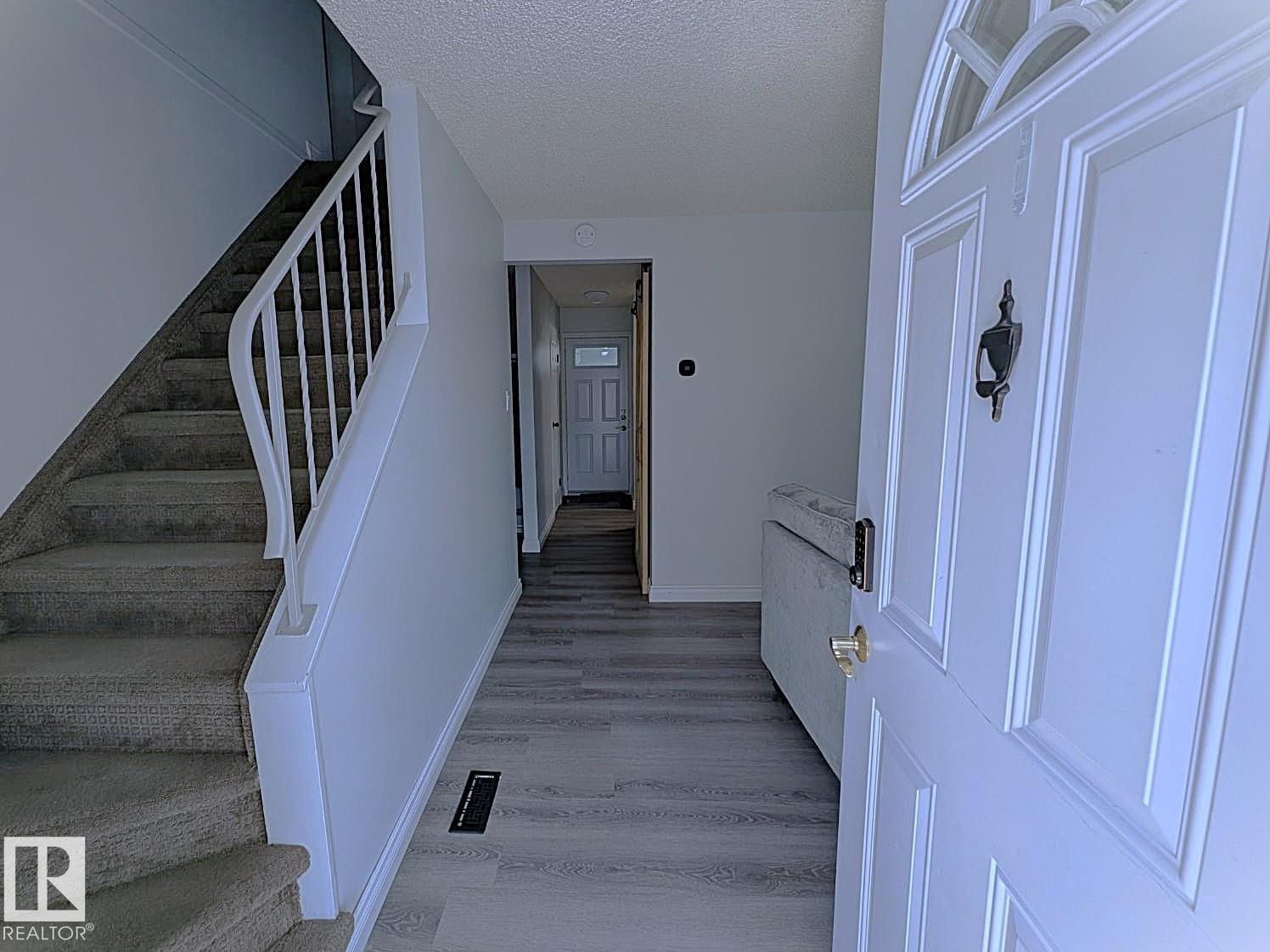 61 MCLEOD PL NW