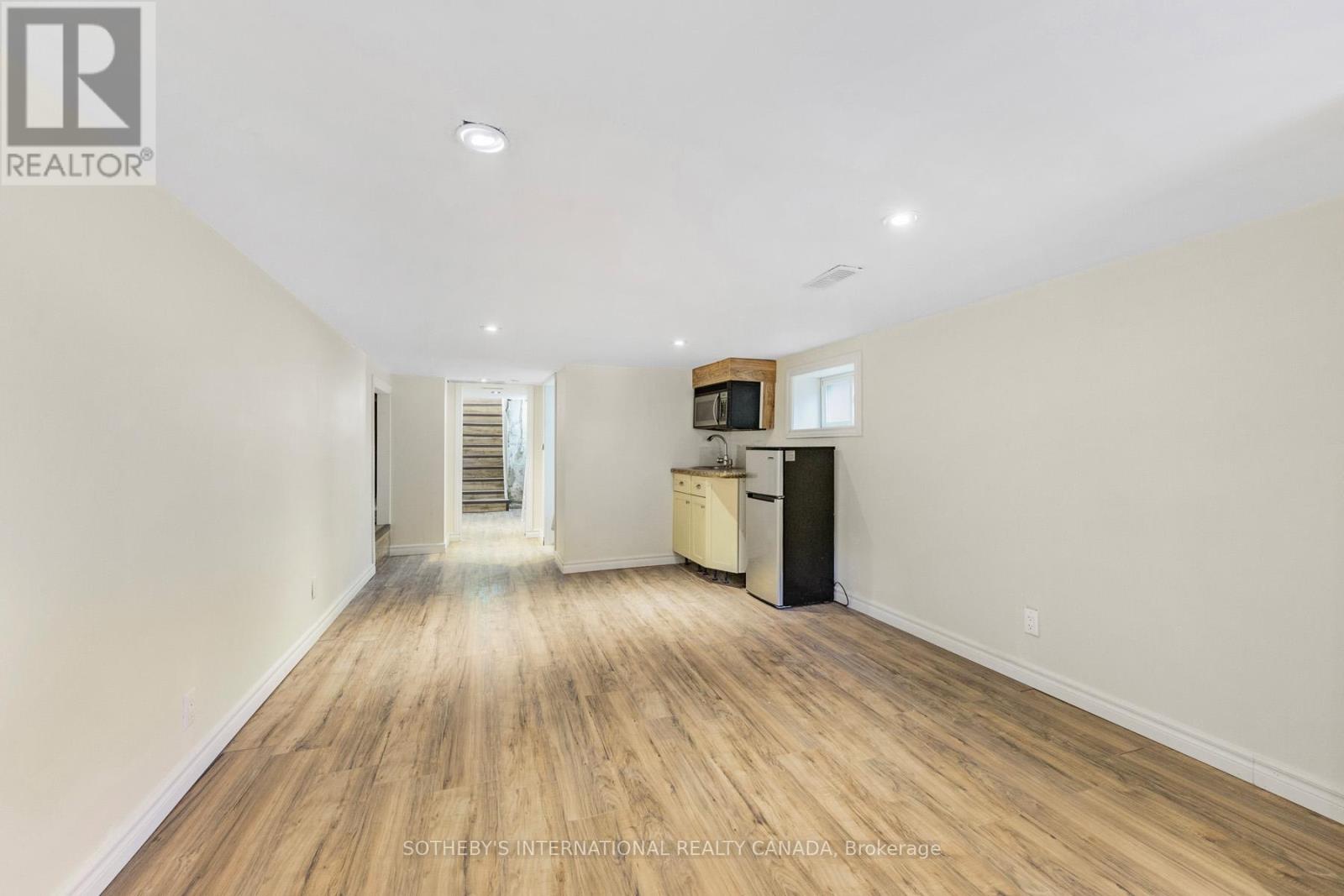 70 DUNRAVEN DRIVE