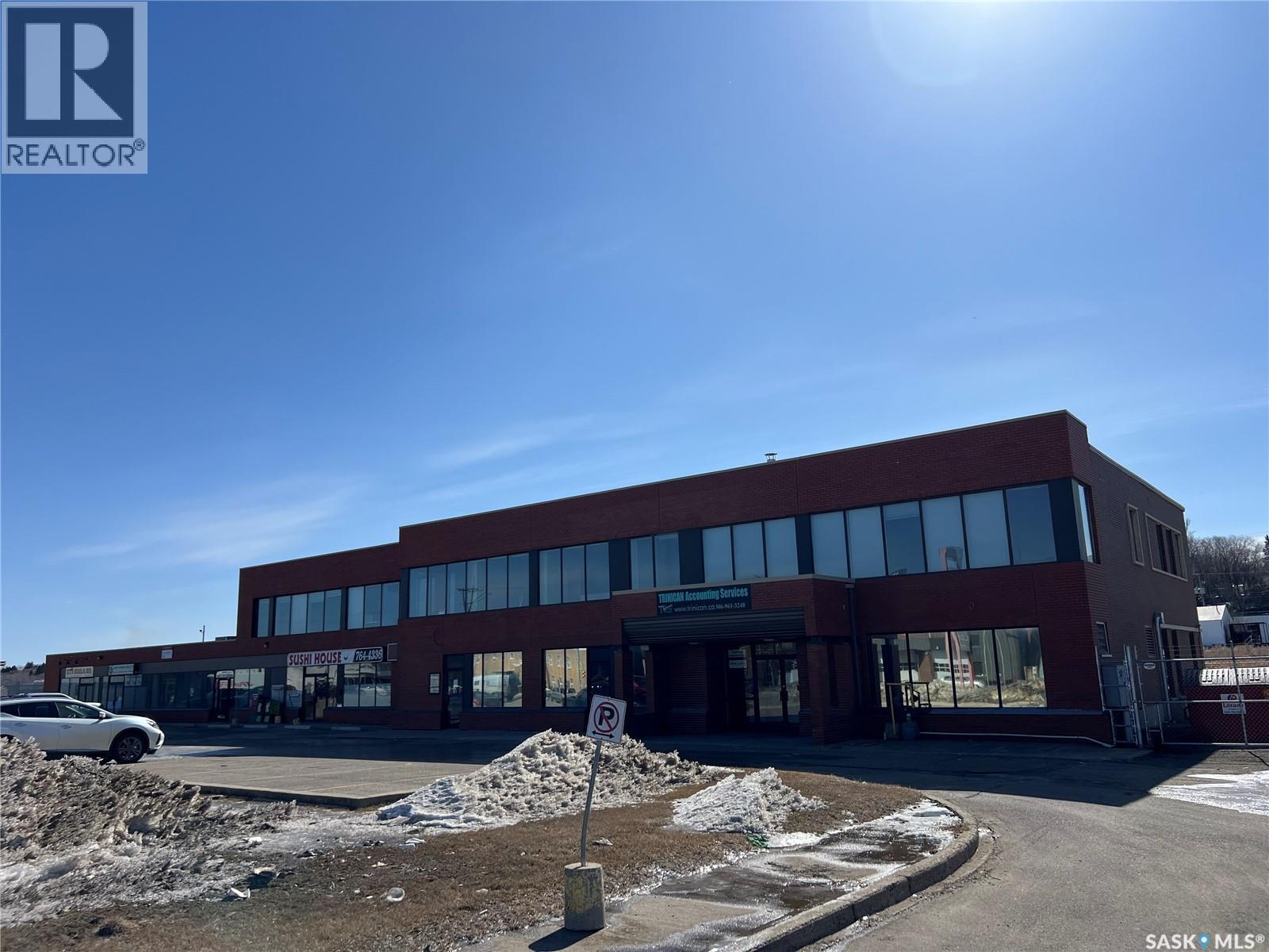 Unit 2E 77 15th STREET E