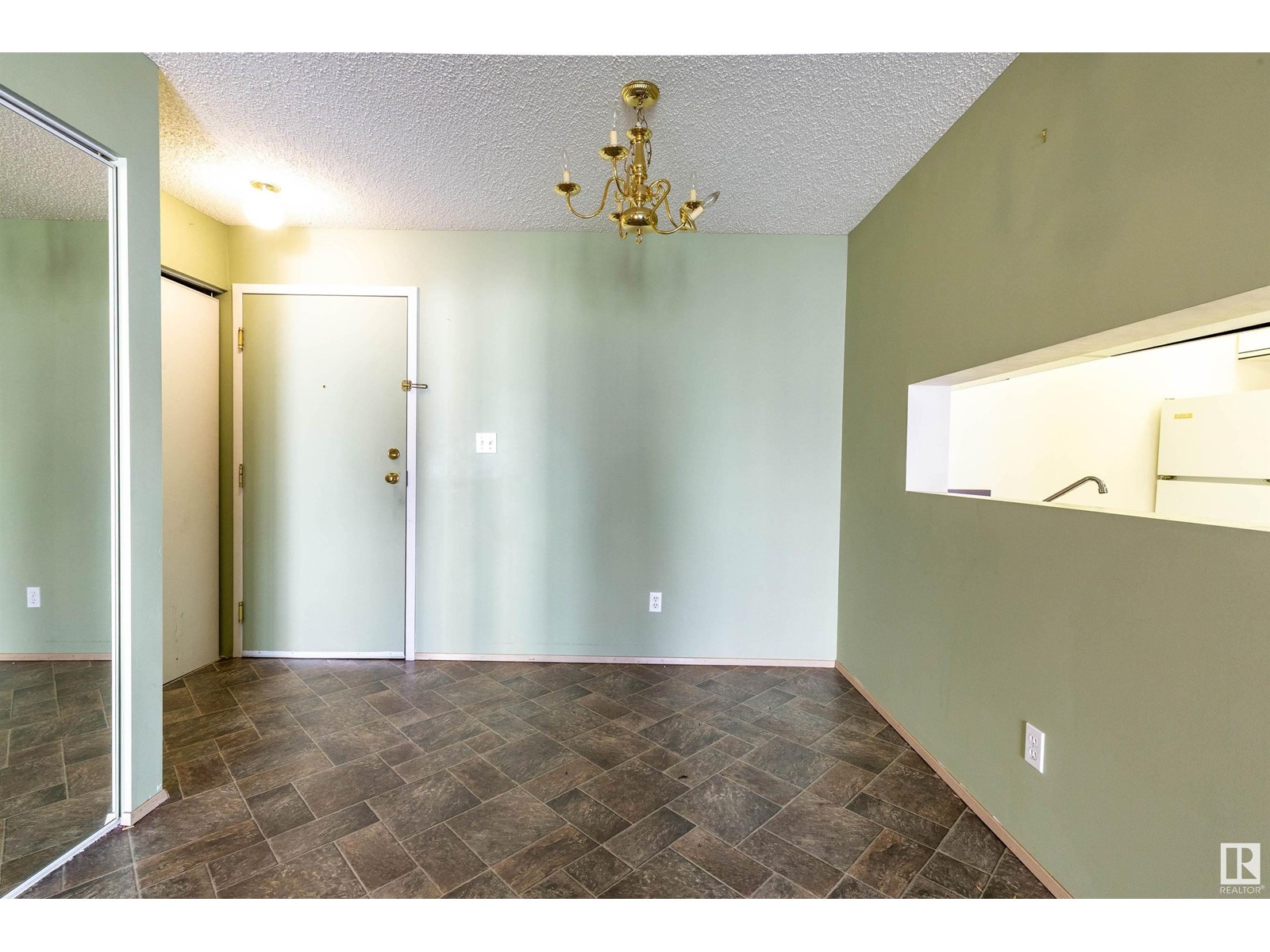 #224 2520 50 ST NW