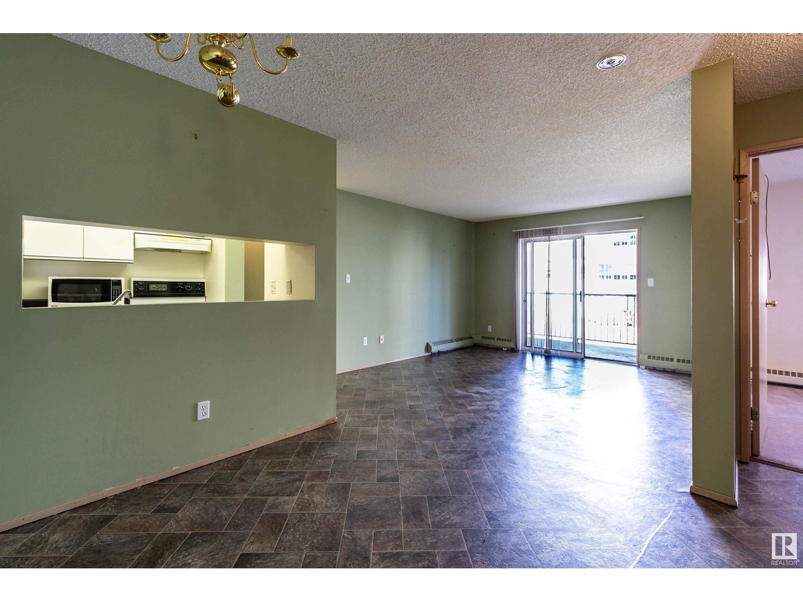 #224 2520 50 ST NW