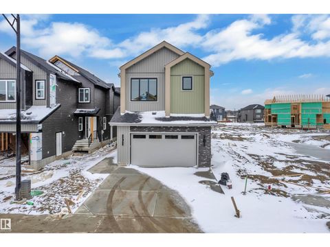8790 Mayday LN SW Edmonton AB T6X3L2