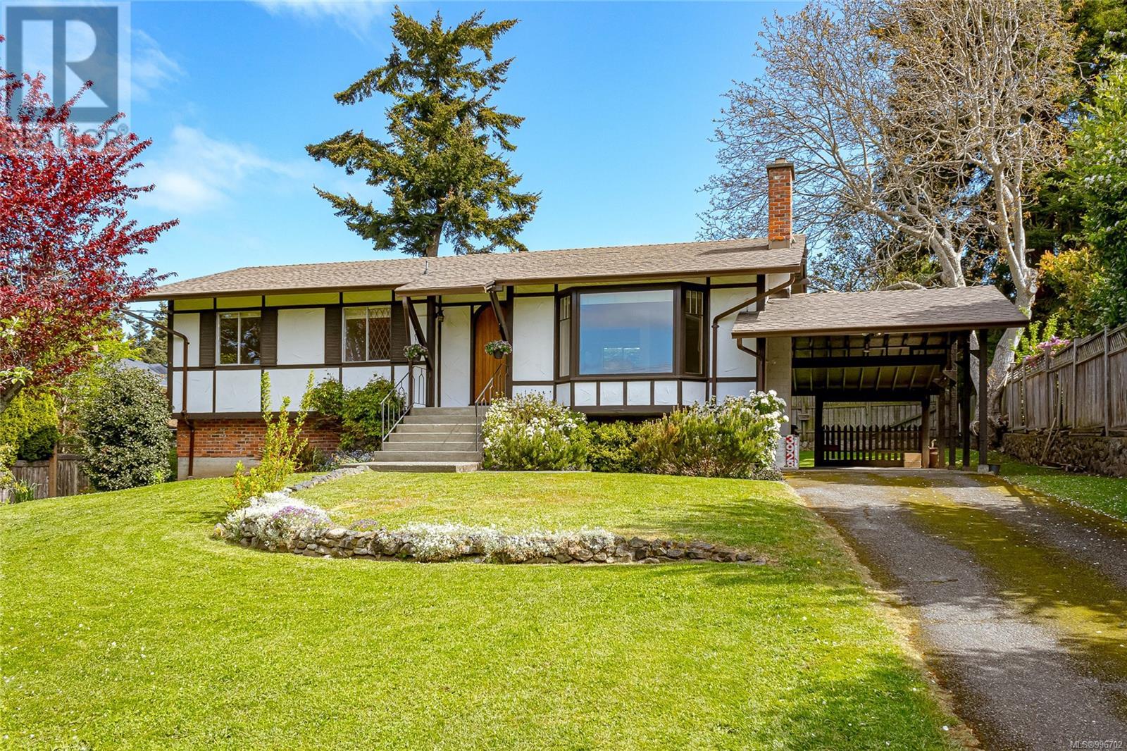 3928 Cadboro Bay Rd