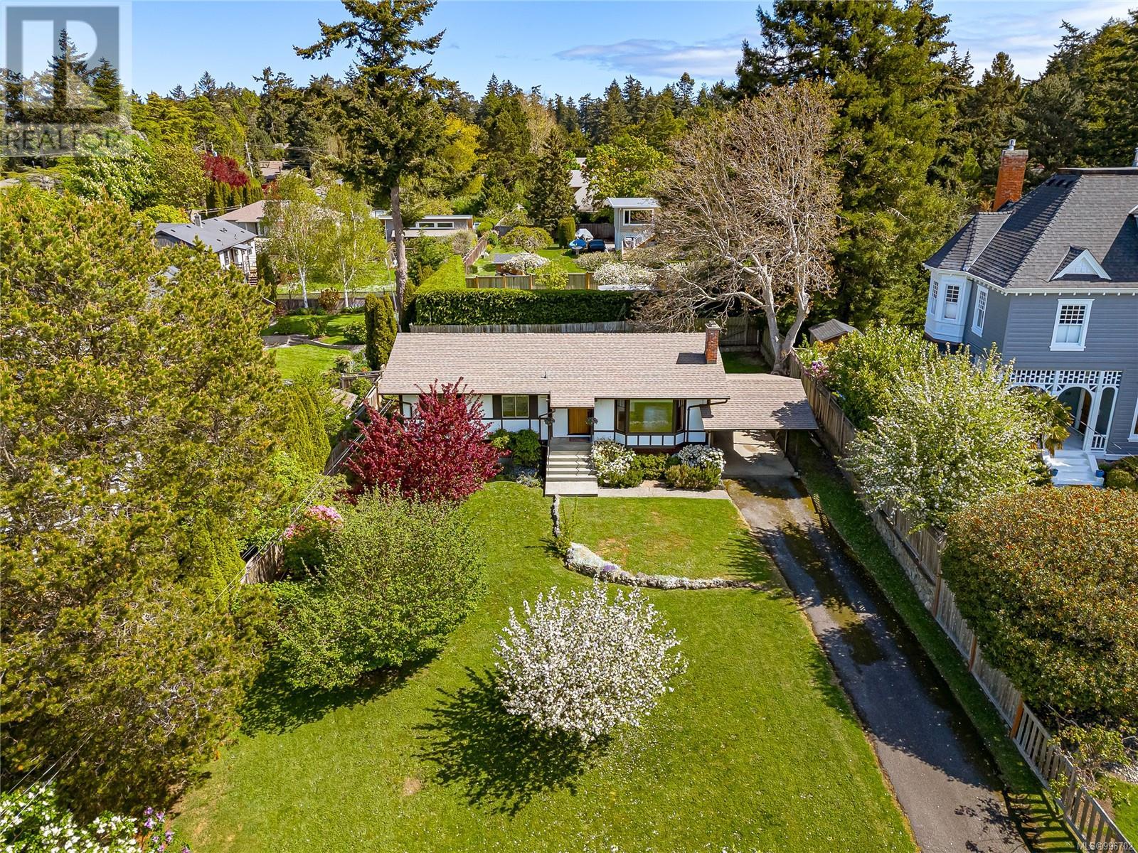 3928 Cadboro Bay Rd