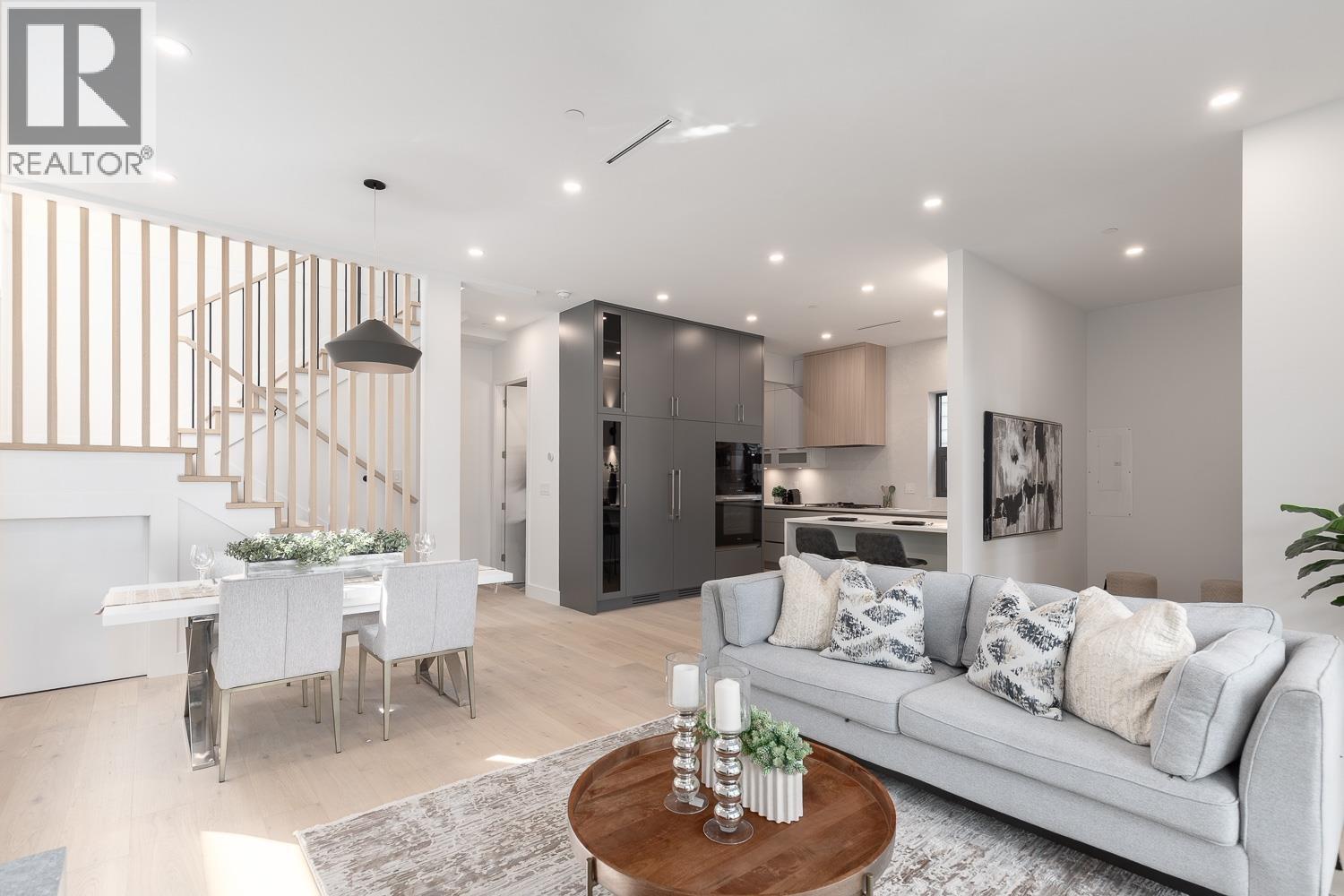 1 3186 W 11TH AVENUE