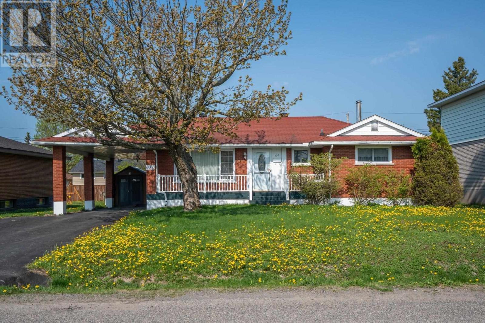 Photo 1 of 28 — 133 Boehmer BLVD, Sault Ste. Marie, ON P6B5C1