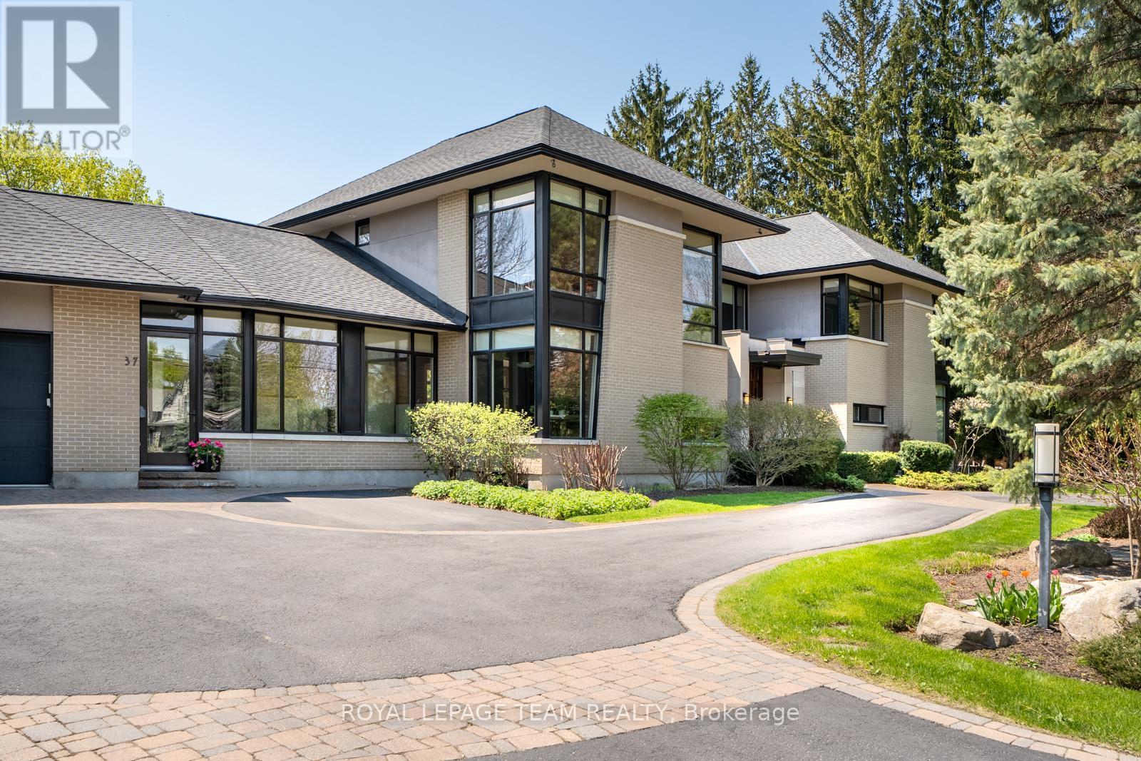 37 ROTHWELL DRIVE