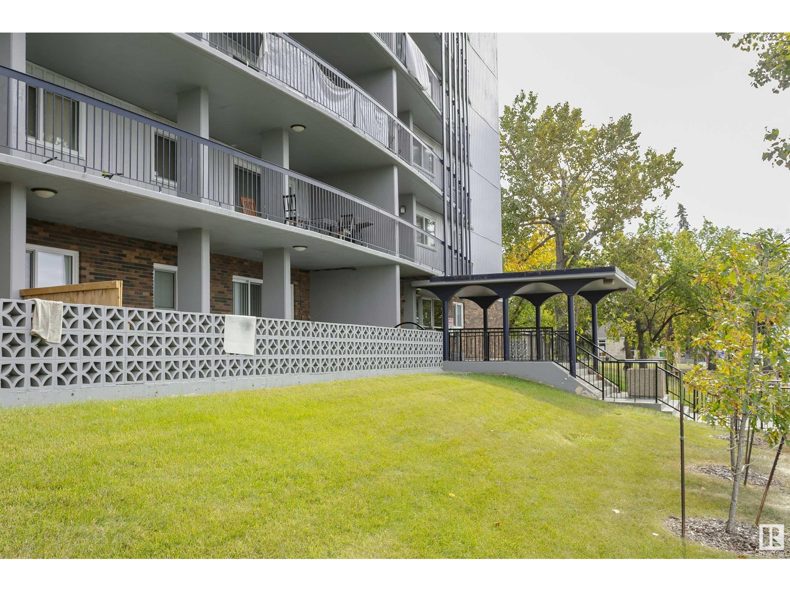 #96 13435 97 ST NW