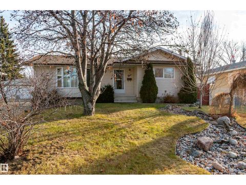 3 STRATHCONA PL Sherwood Park AB T8A1G1