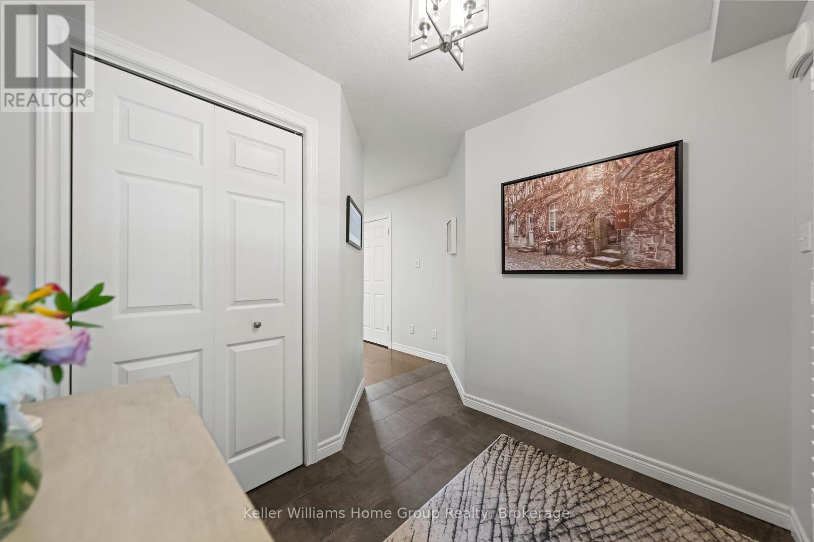 32 - 255 SUMMERFIELD DRIVE