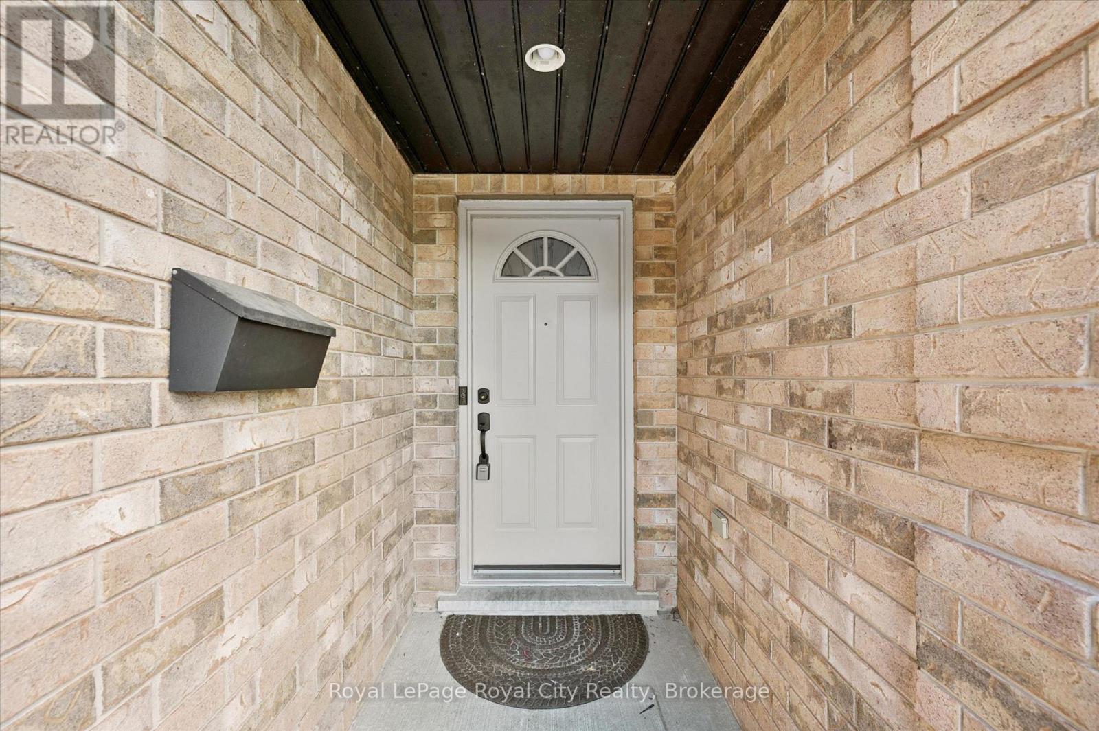 73 WAXWING CRESCENT