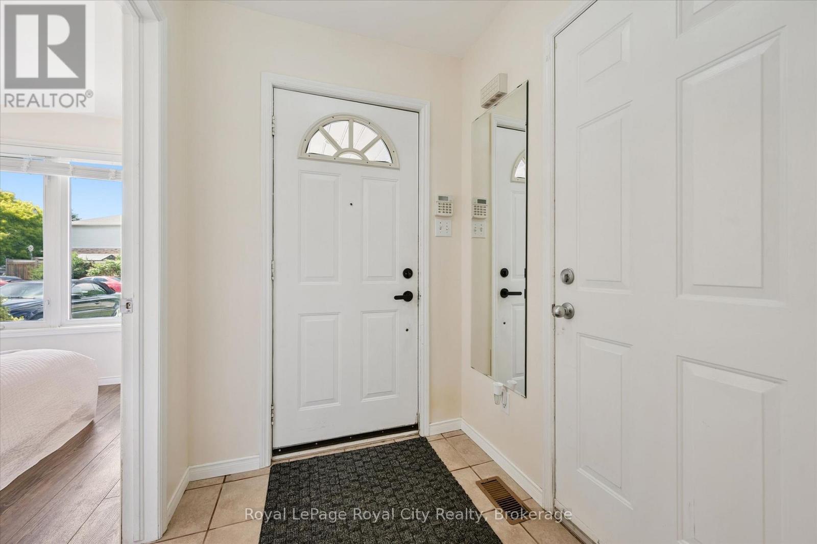 73 WAXWING CRESCENT