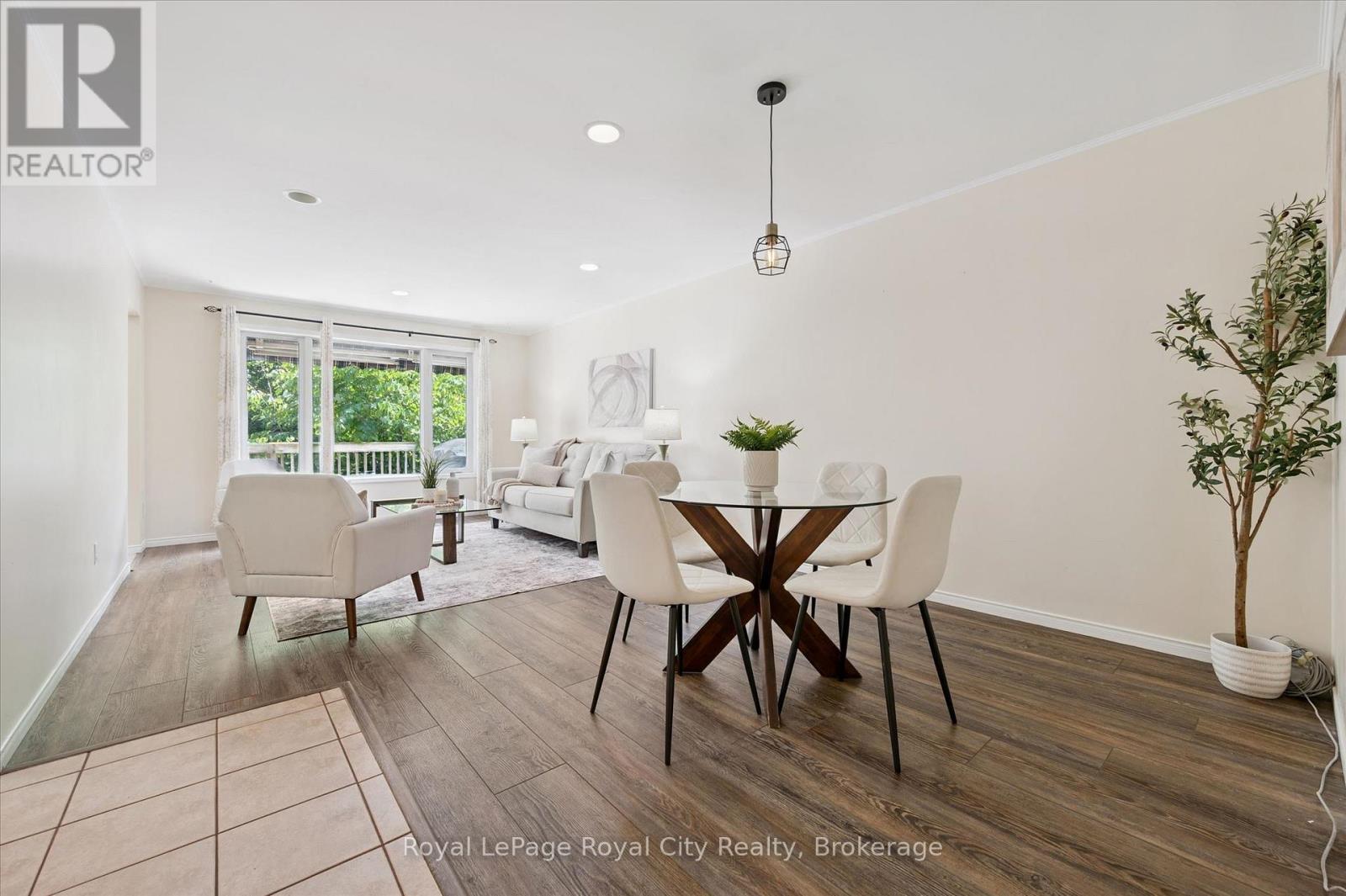 73 WAXWING CRESCENT